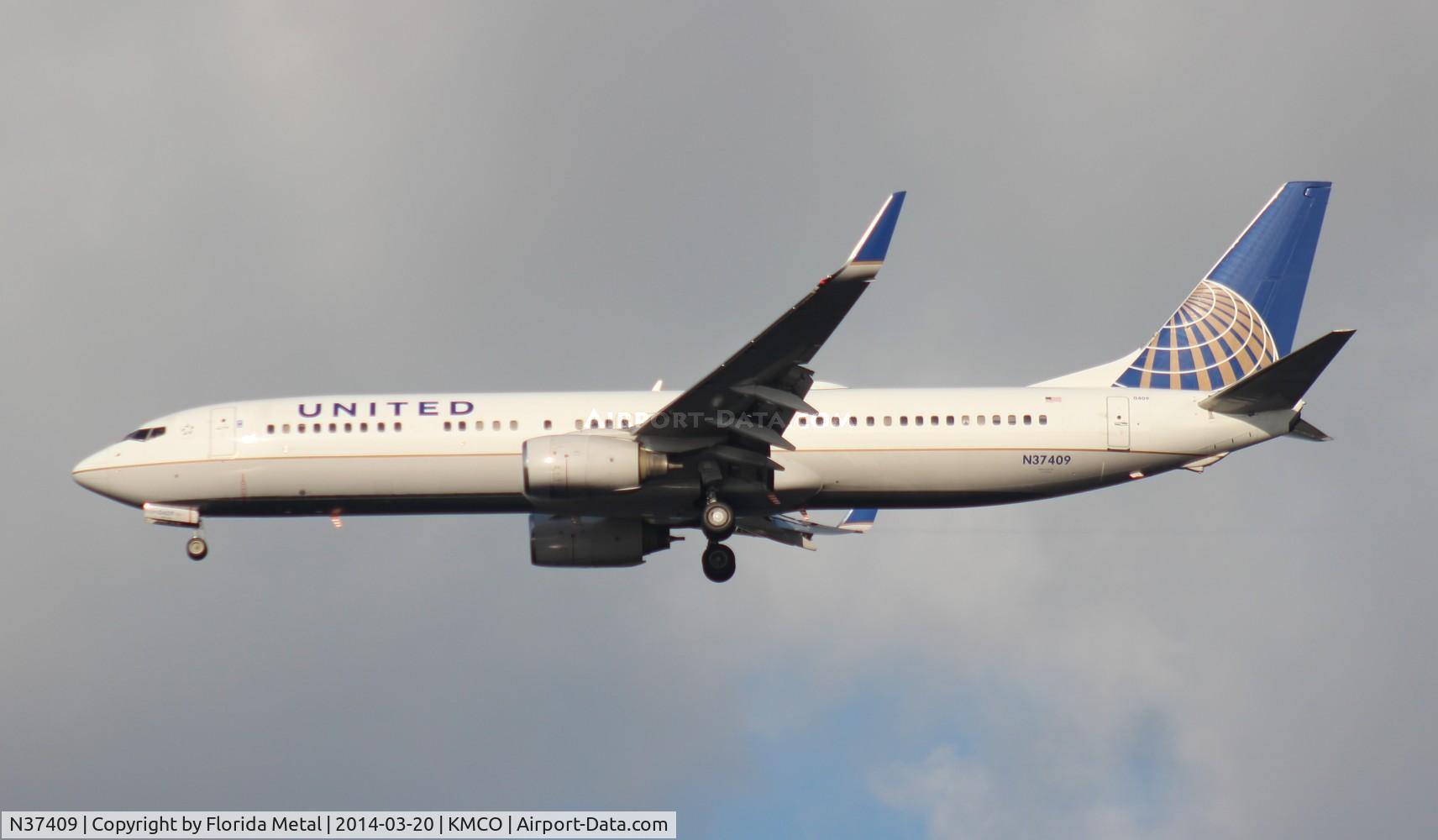 N37409, 2001 Boeing 737-924 C/N 30126, United 737-924