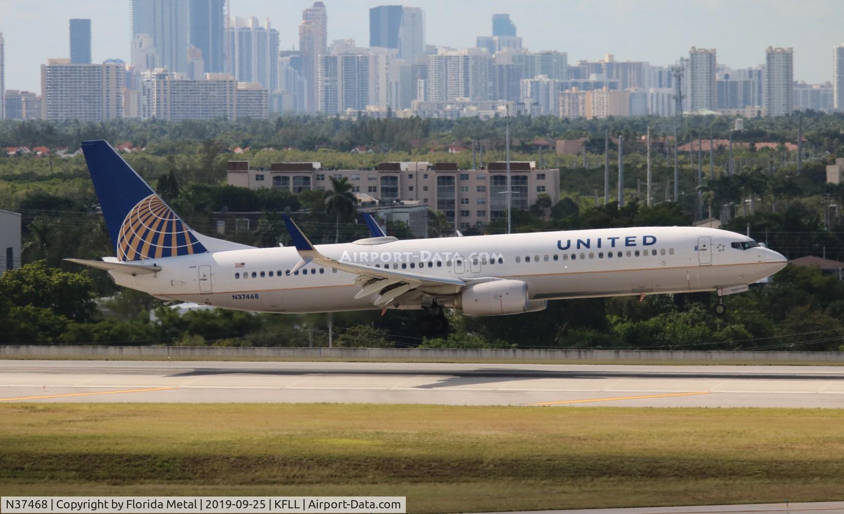 N37468, 2013 Boeing 737-924/ER C/N 32836, United 737-924
