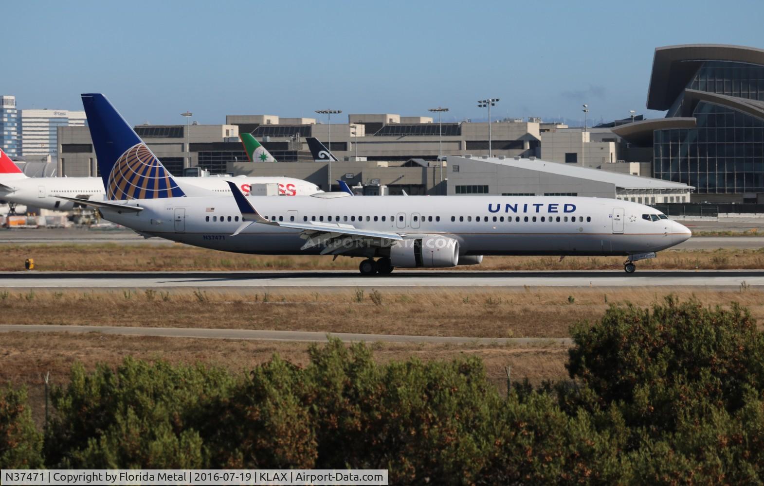 N37471, 2013 Boeing 737-924/ER C/N 37102, United 737-924