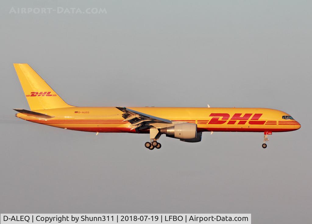 D-ALEQ, 1995 Boeing 757-2Q8/PCF C/N 26332, Landing rwy 32L