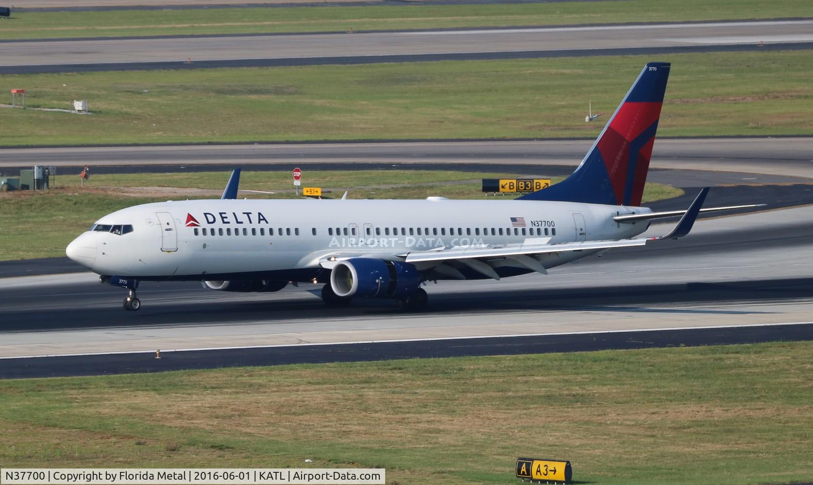 N37700, 2002 Boeing 737-832 C/N 29631, Delta