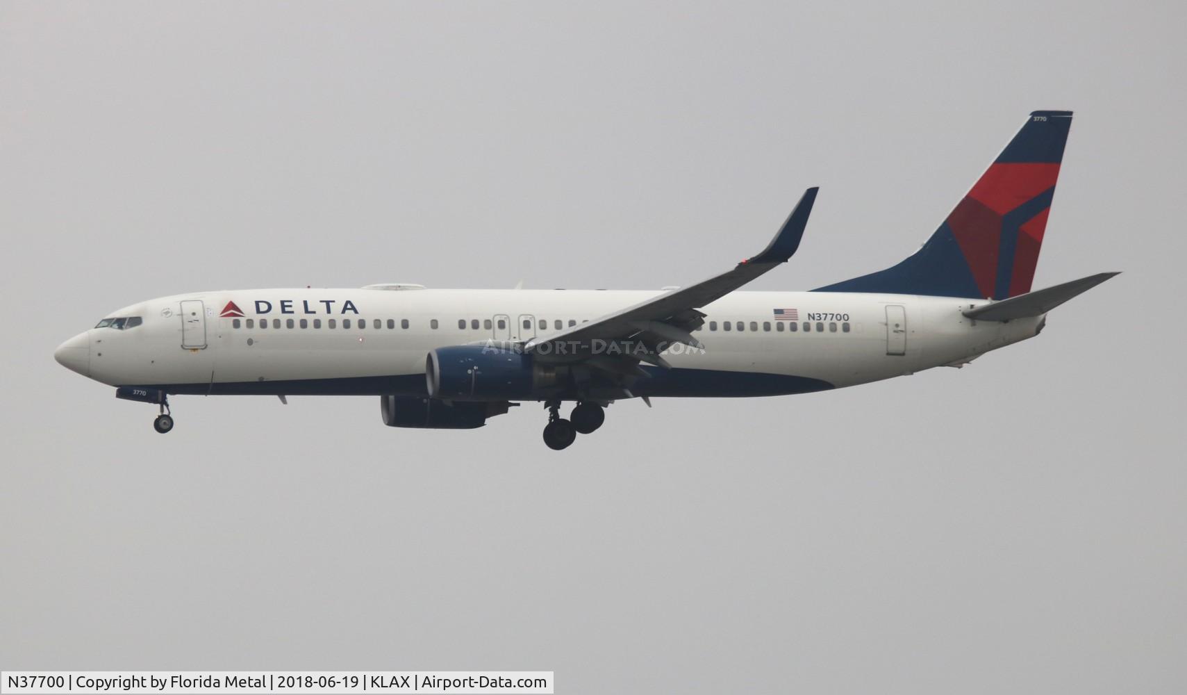 N37700, 2002 Boeing 737-832 C/N 29631, Delta