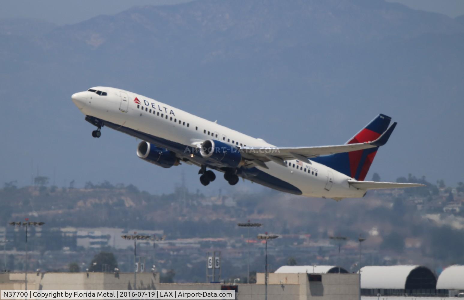 N37700, 2002 Boeing 737-832 C/N 29631, Delta