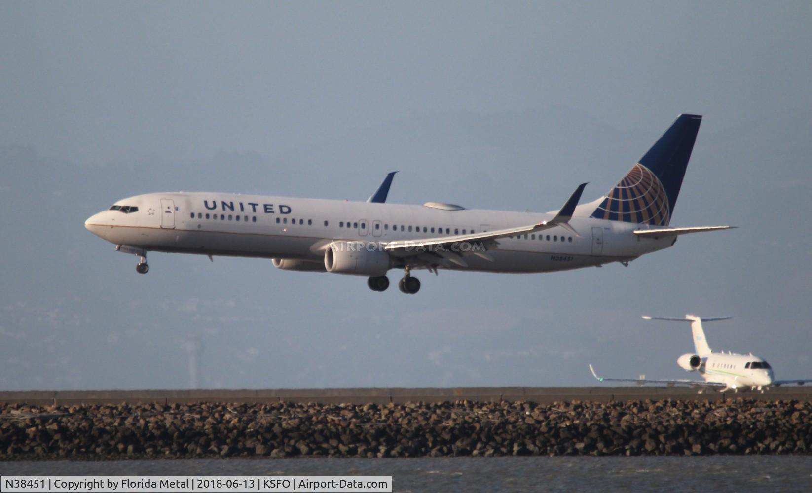 N38451, 2012 Boeing 737-924/ER C/N 31646, United 737-924