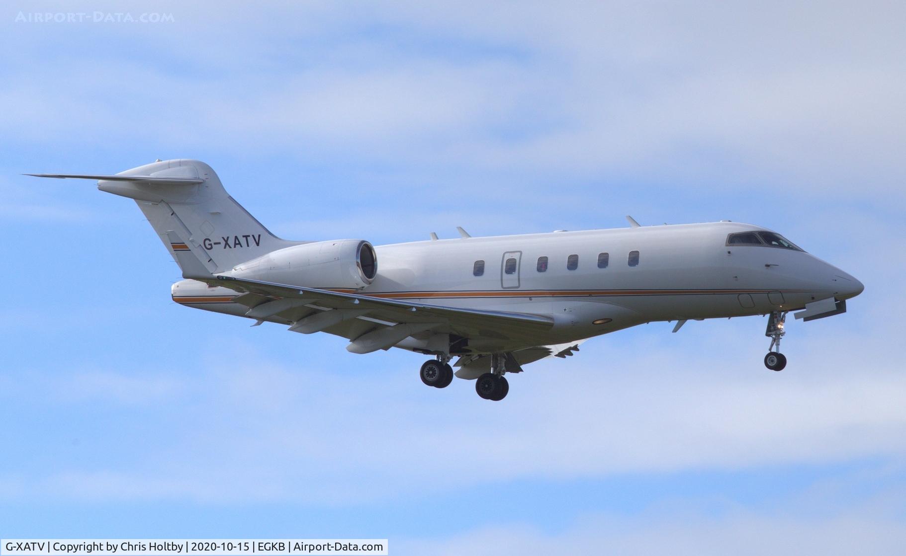 G-XATV, 2004 Bombardier Challenger 300 (BD-100-1A10) C/N 20030, Coming into land at Biggin Hill