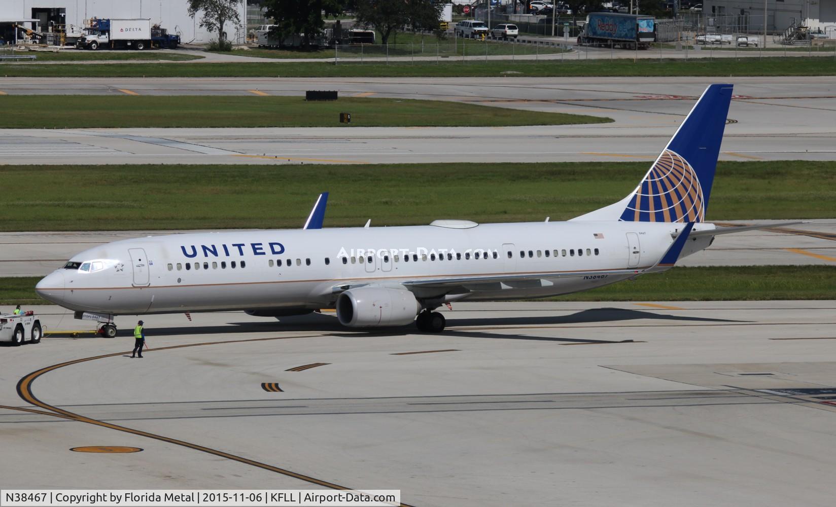 N38467, 2013 Boeing 737-924/ER C/N 33537, United 737-924