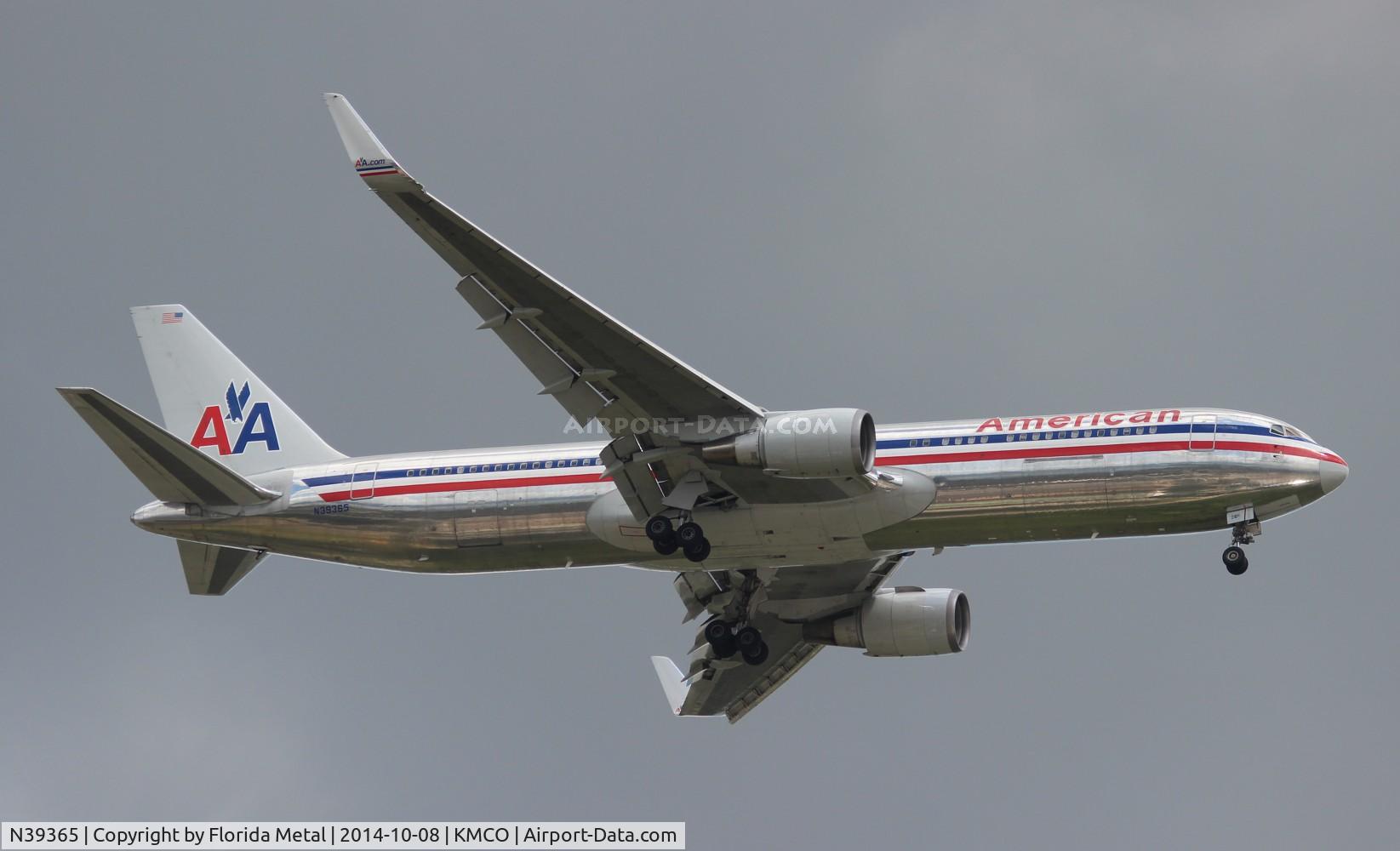 N39365, 1988 Boeing 767-323 C/N 24046, American 767-300