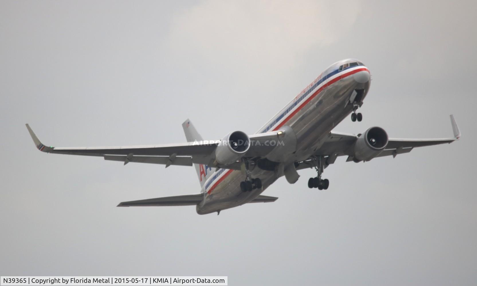 N39365, 1988 Boeing 767-323 C/N 24046, American 767-300