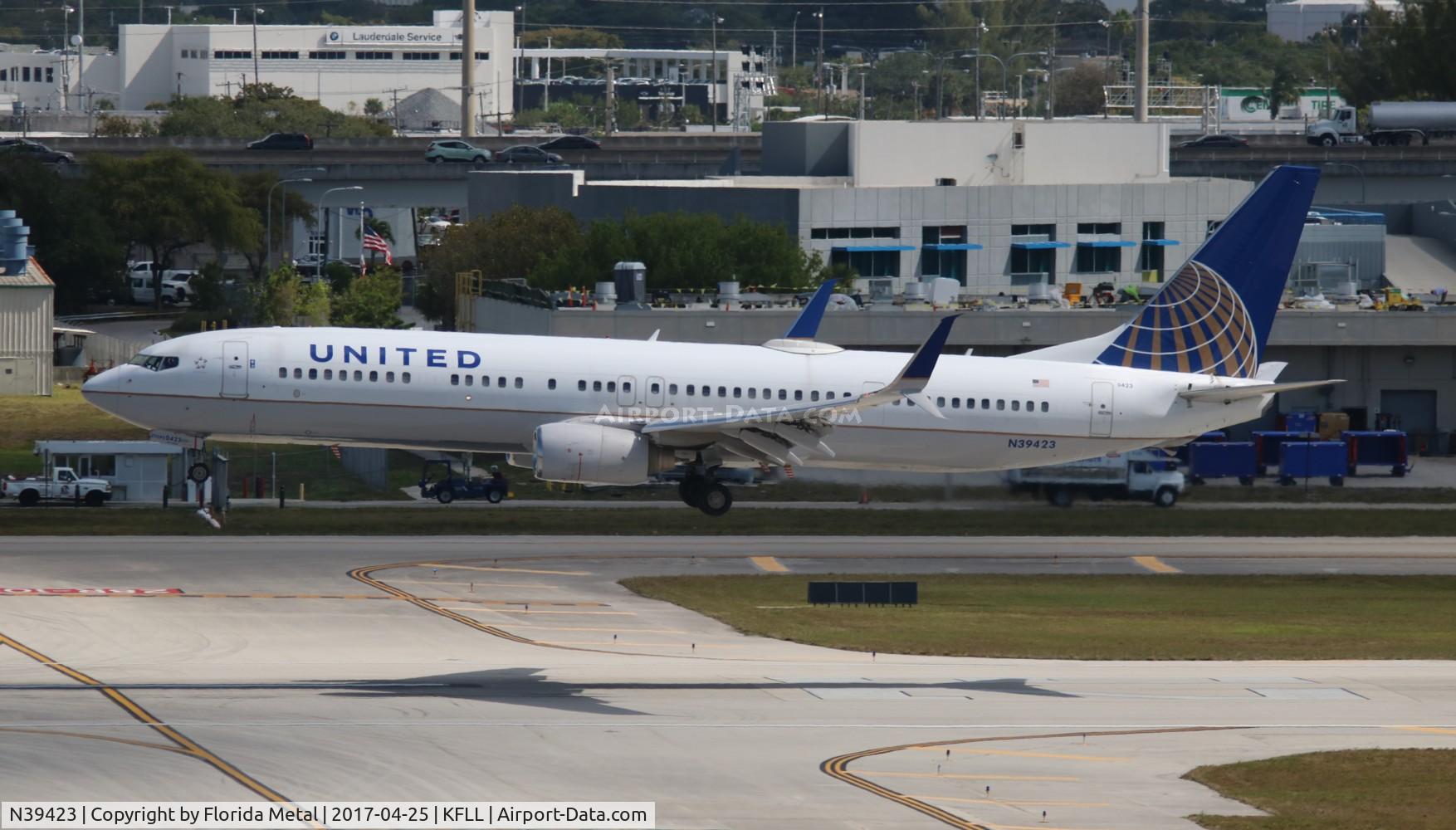 N39423, 2008 Boeing 737-924/ER C/N 32829, United 737-924