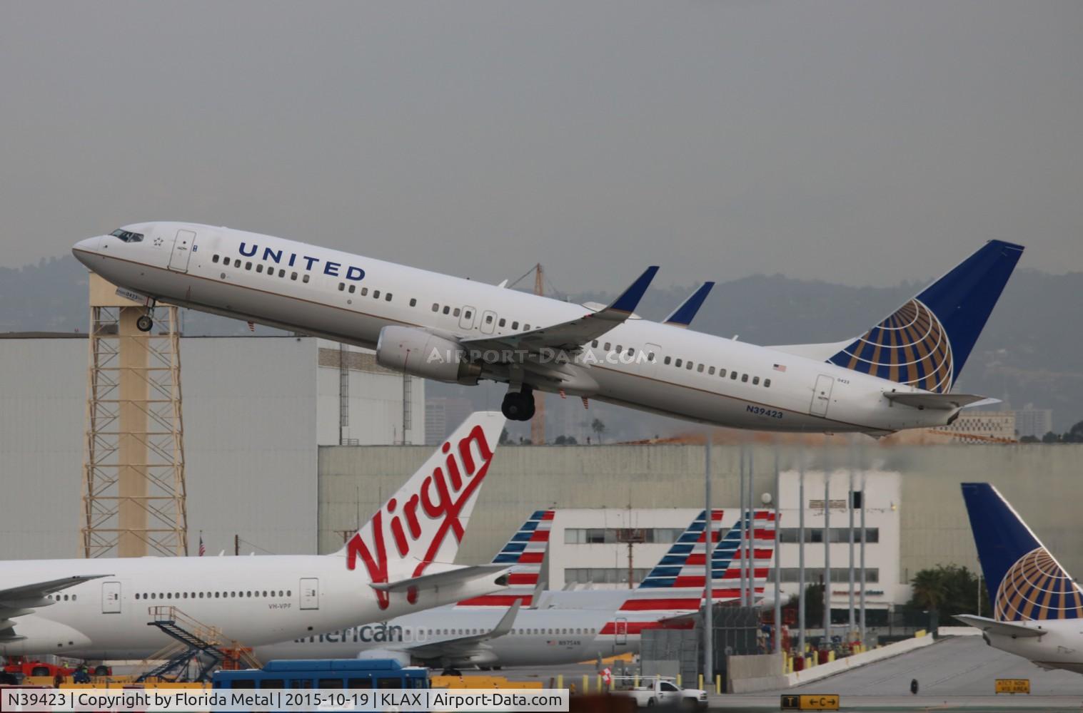 N39423, 2008 Boeing 737-924/ER C/N 32829, United 737-924