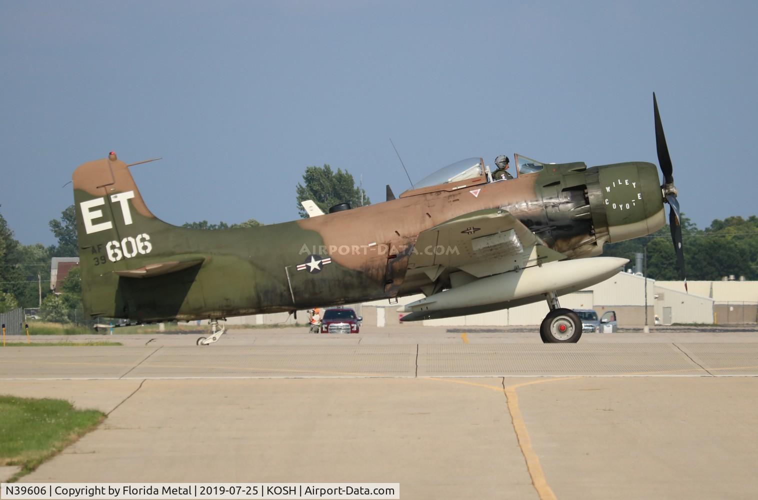 N39606, 1955 Douglas AD-6 Skyraider C/N 10838, AD-6 Skyraider