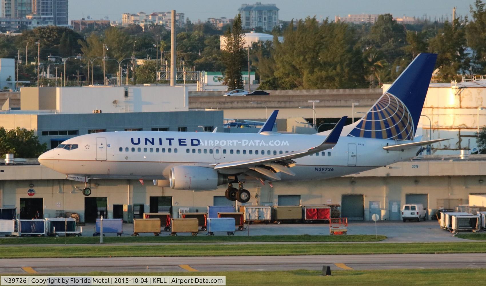 N39726, 1999 Boeing 737-724 C/N 28796, United 737-724