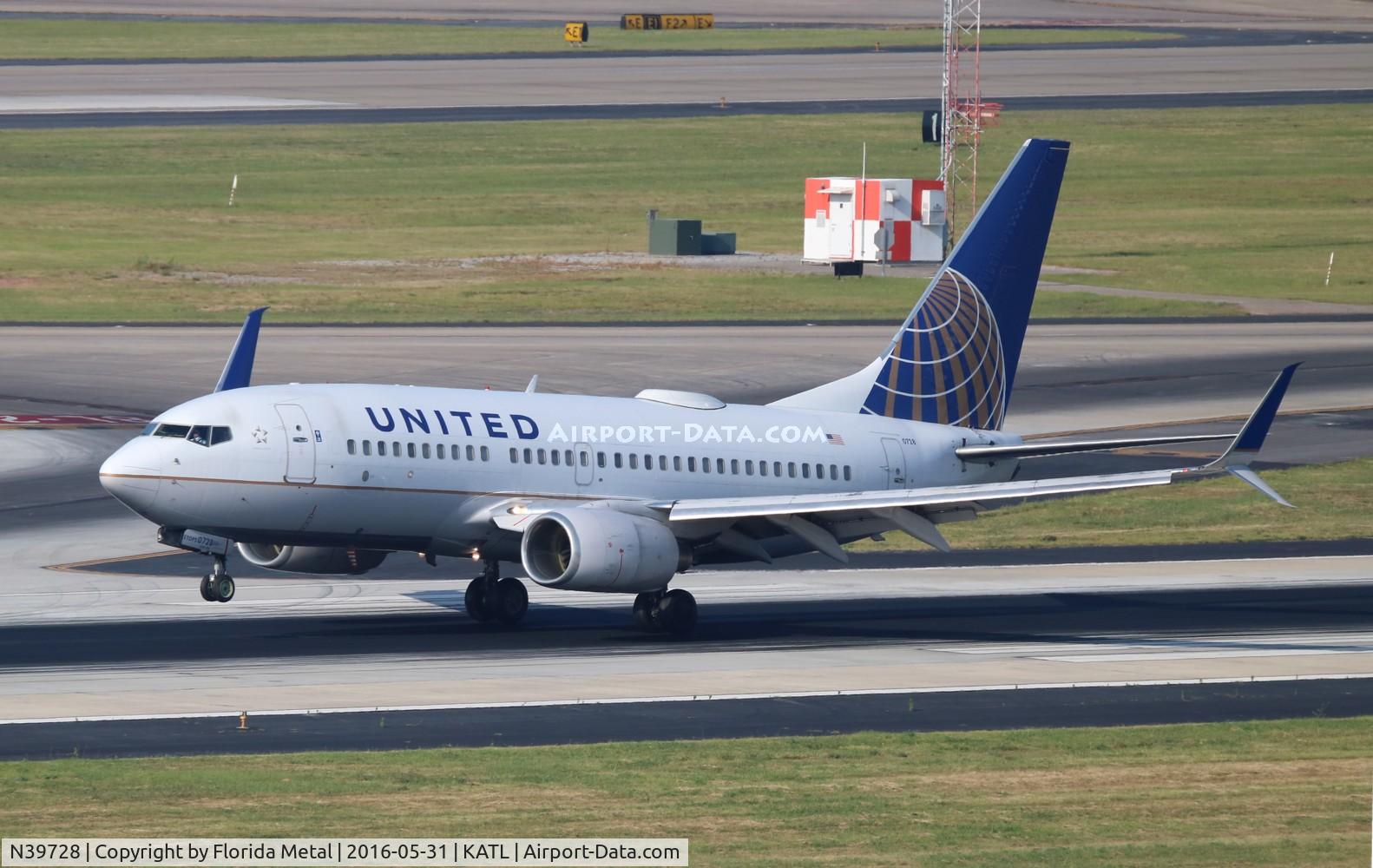 N39728, 1999 Boeing 737-724 C/N 28944, United 737-724
