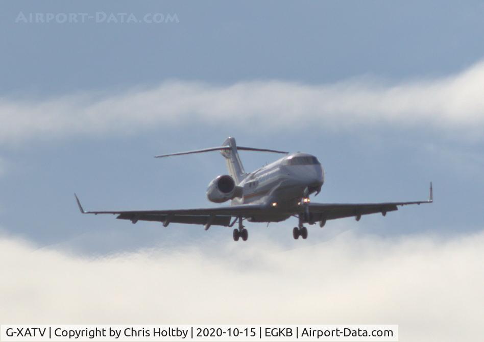G-XATV, 2004 Bombardier Challenger 300 (BD-100-1A10) C/N 20030, On final approach to Biggin Hill