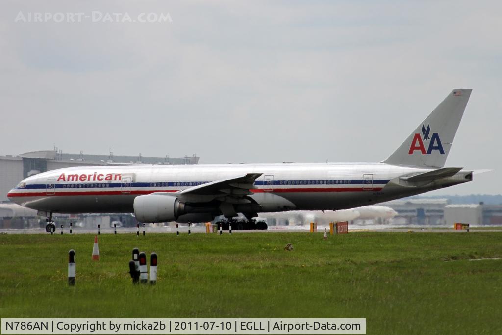 N786AN, 2000 Boeing 777-223 C/N 30250, Taxiing