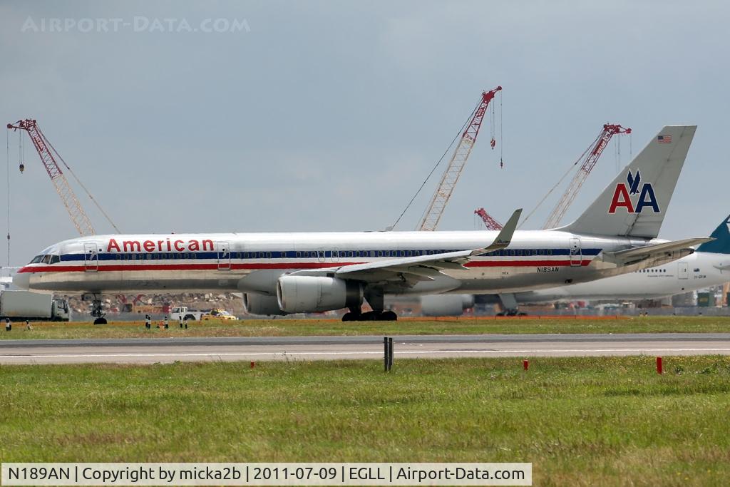 N189AN, 2001 Boeing 757-223 C/N 32383, Taxiing