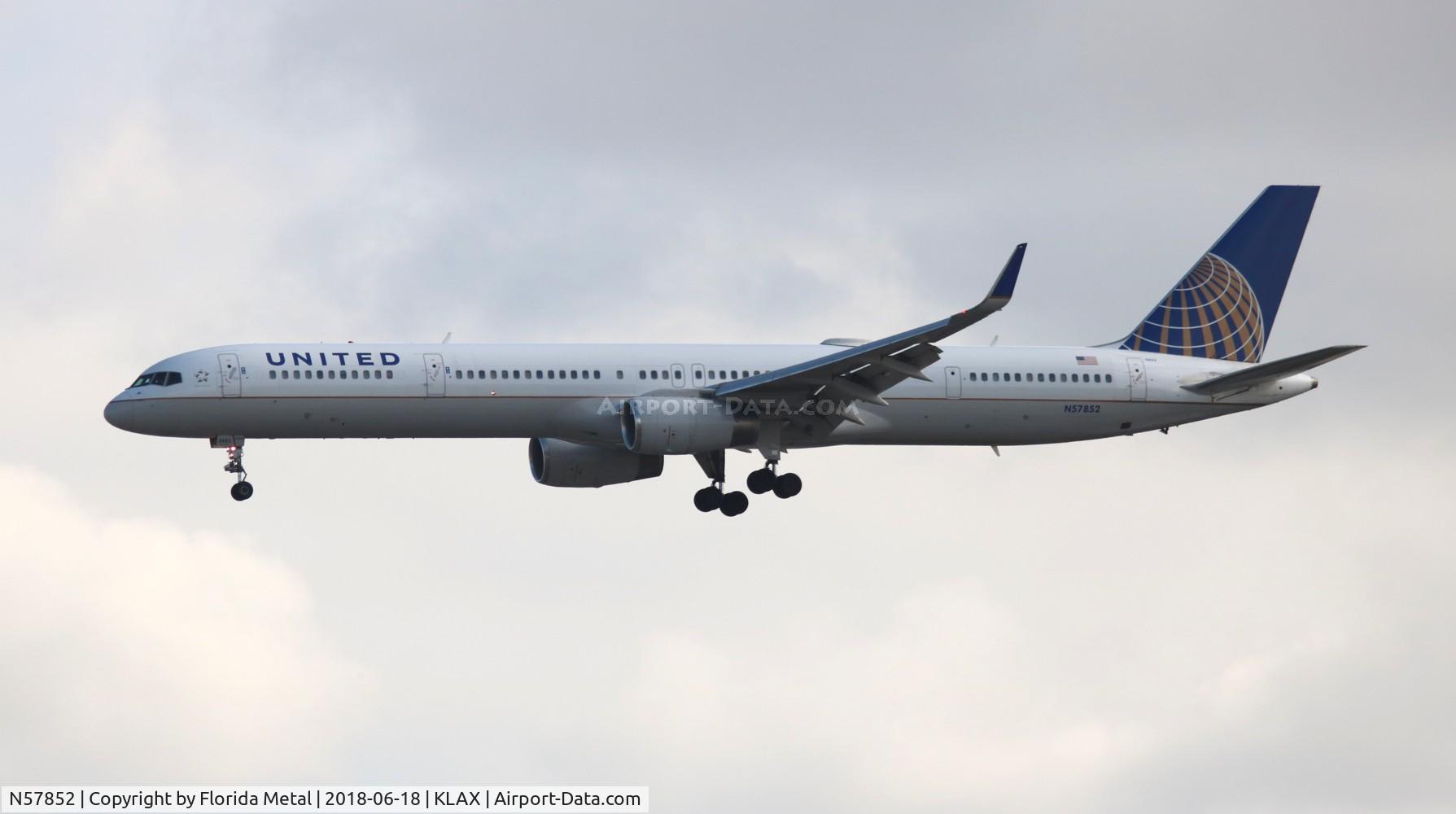 N57852, 2001 Boeing 757-324 C/N 32811, United 757-324