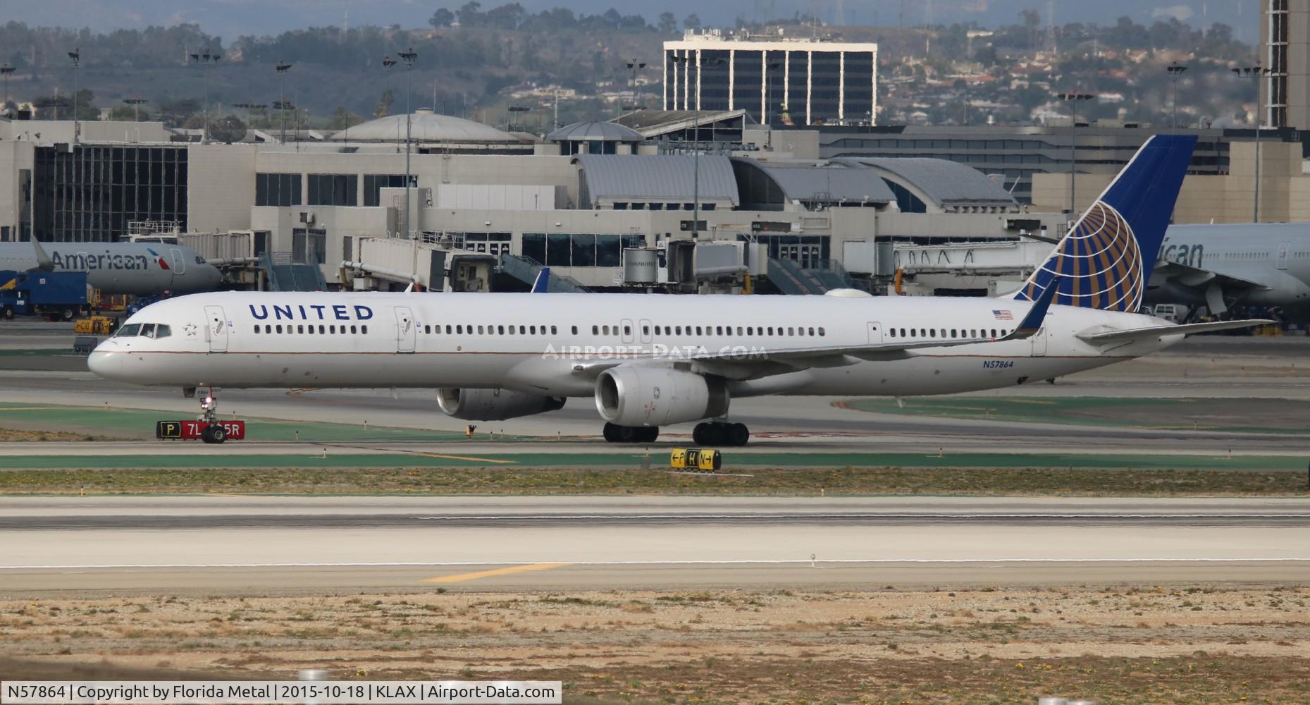 N57864, 2001 Boeing 757-33N C/N 32588, United 757-33N