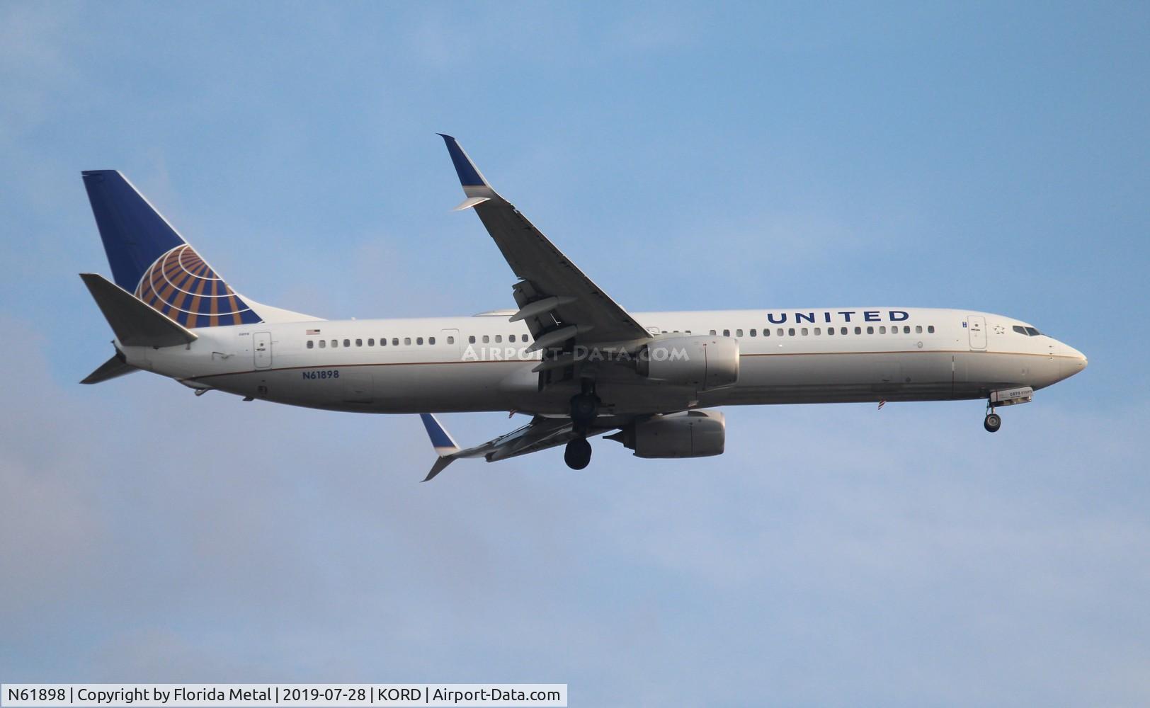 N61898, 2016 Boeing 737-900/ER C/N 62815, United 737-924