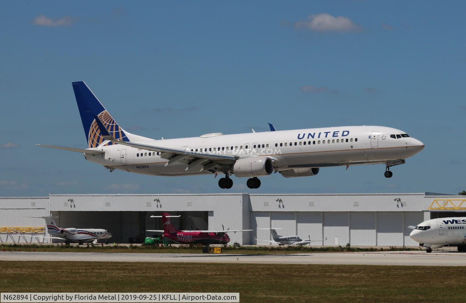 N62894, 2016 Boeing 737-924/ER C/N 42198, United 737-924