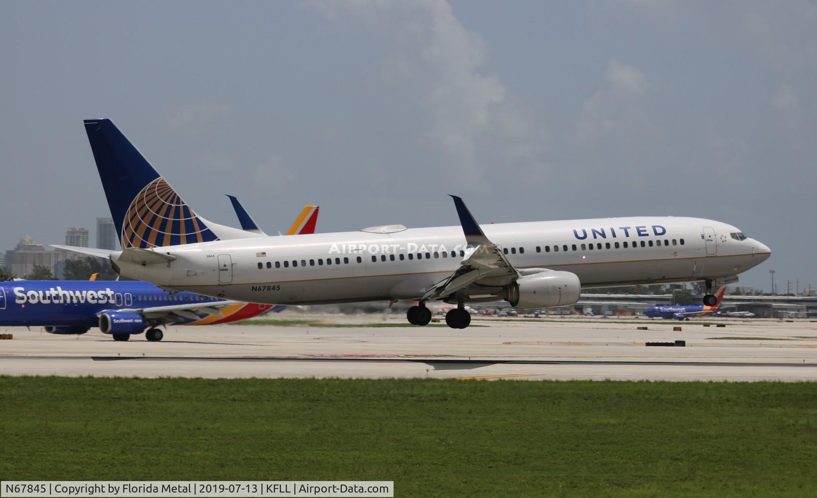 N67845, 2015 Boeing 737-924/ER C/N 42185, United 737-924