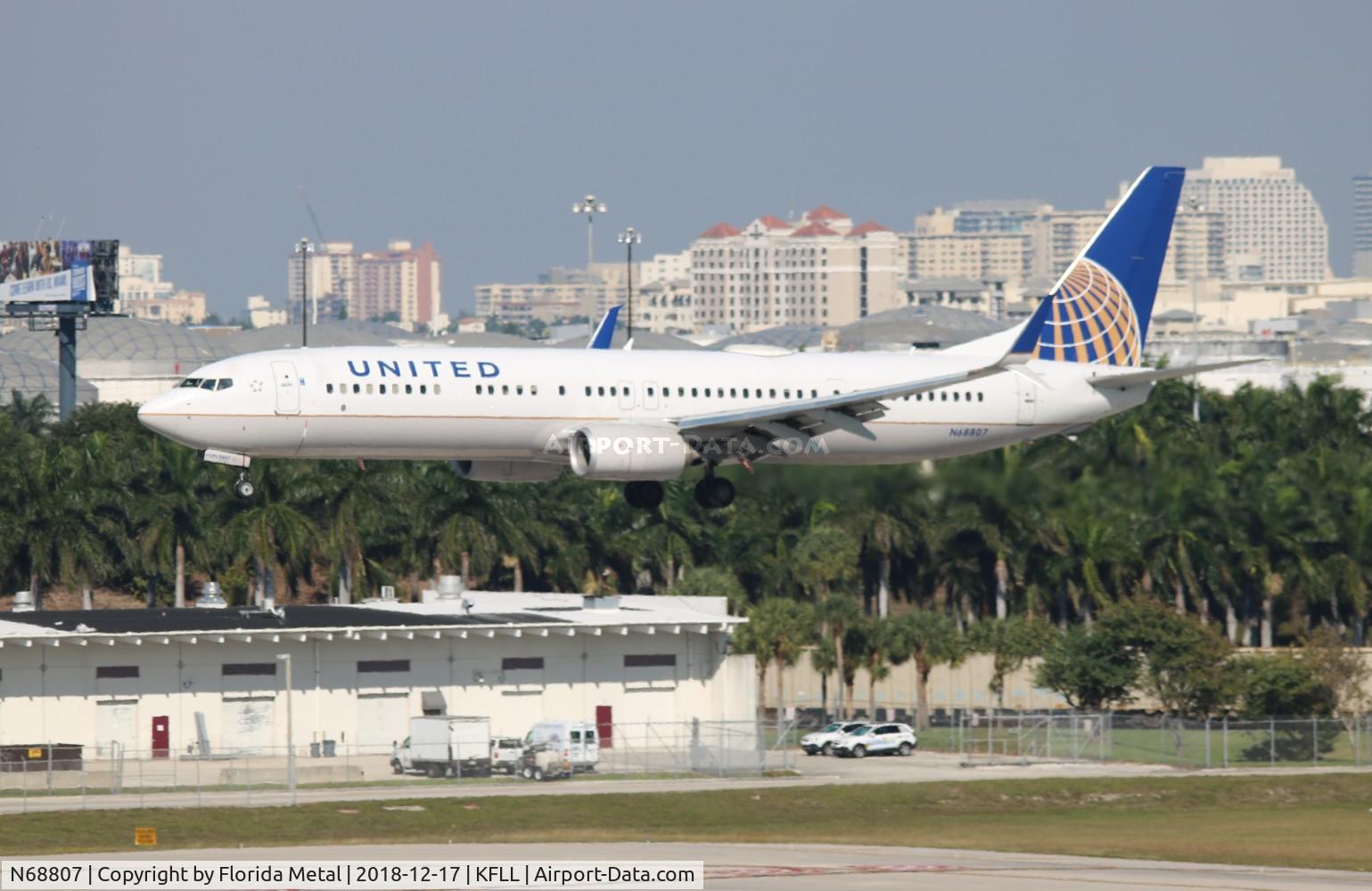 N68807, 2013 Boeing 737-924/ER C/N 42819, United 737-924