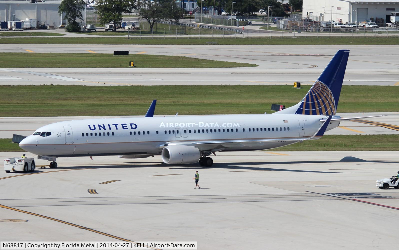 N68817, 2014 Boeing 737-924/ER C/N 42747, United 737-924