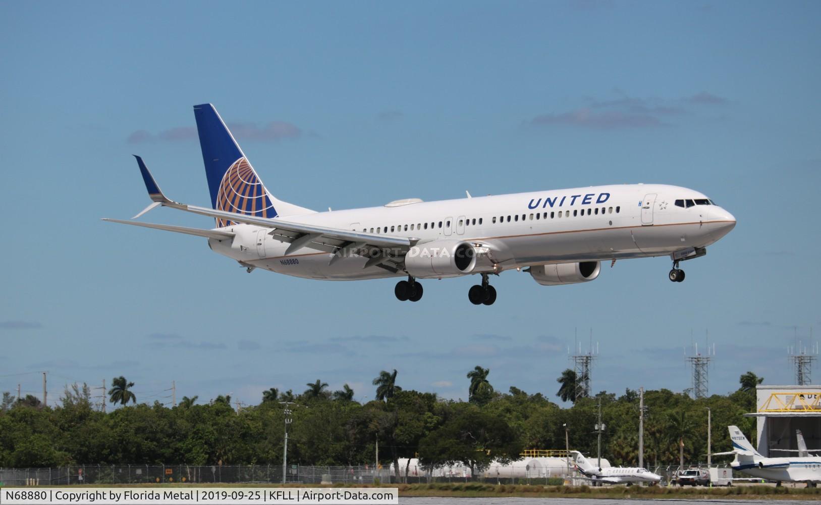 N68880, 2015 Boeing 737-924/ER C/N 42199, United 737-924