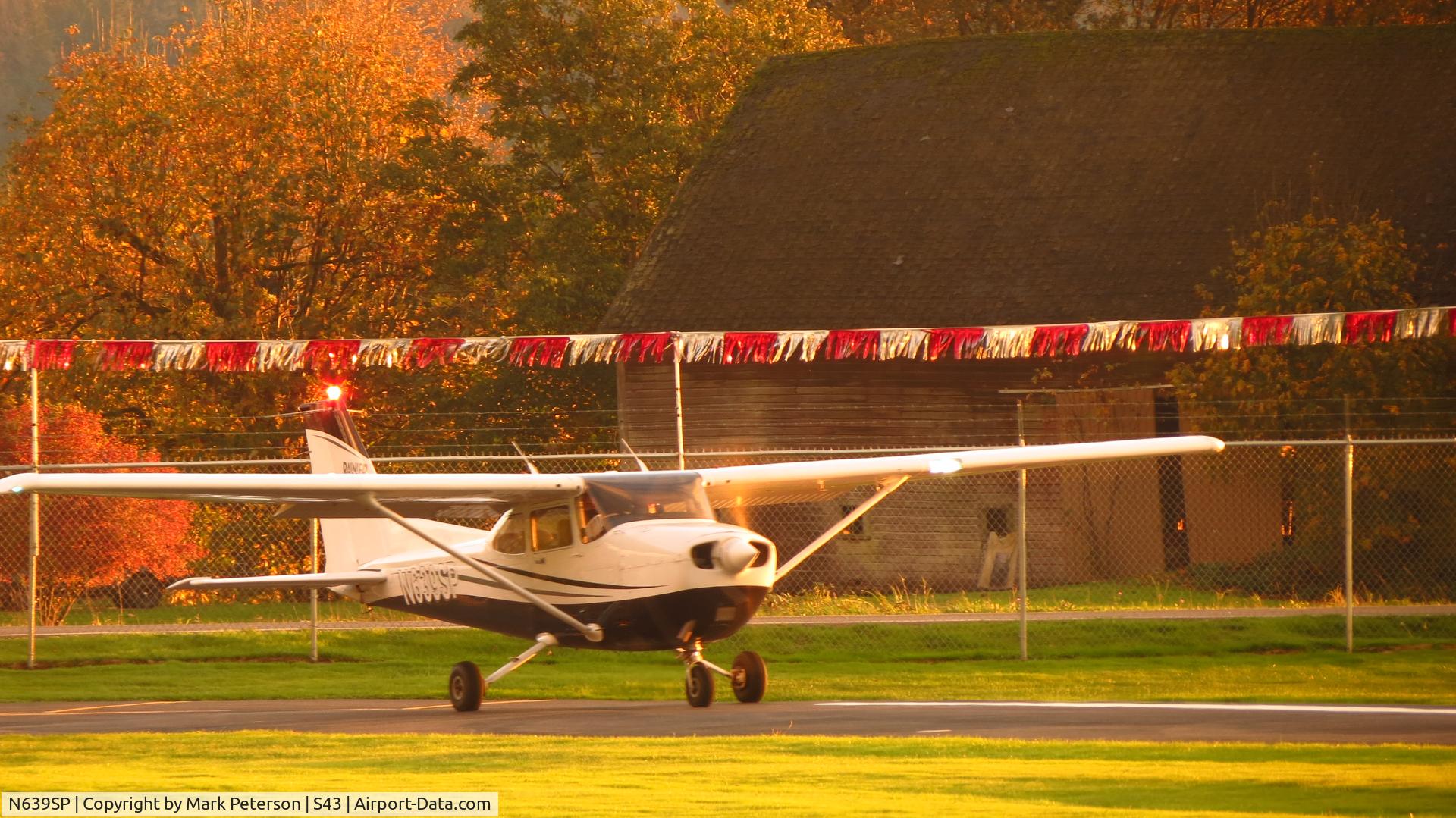 N639SP, 1998 Cessna 172S C/N 172S8047, Takeoff at Harvey Field Snohomish WA