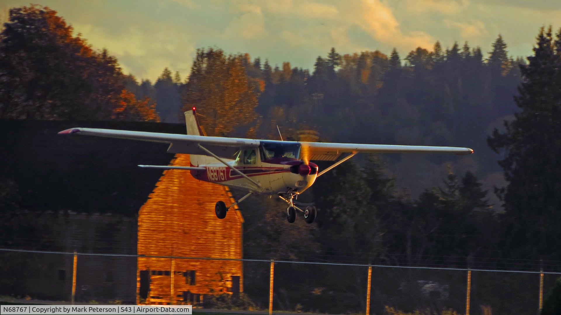 N68767, 1978 Cessna 152 C/N 15282367, Harvey Field