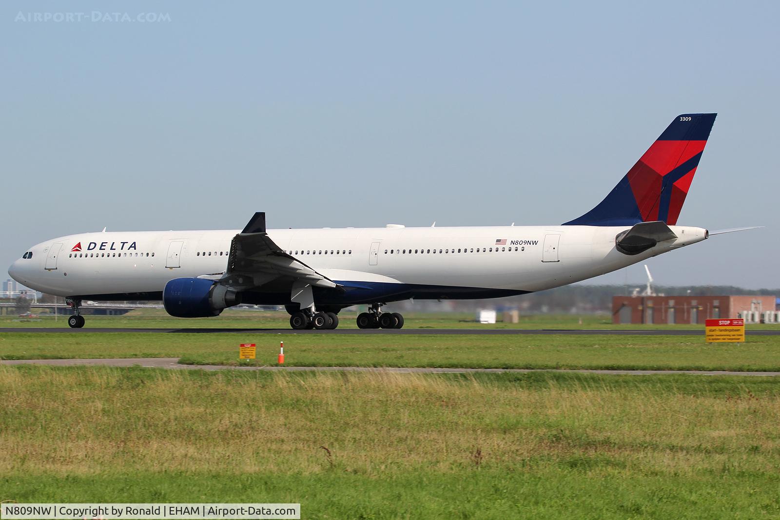 N809NW, 2005 Airbus A330-323 C/N 663, at spl