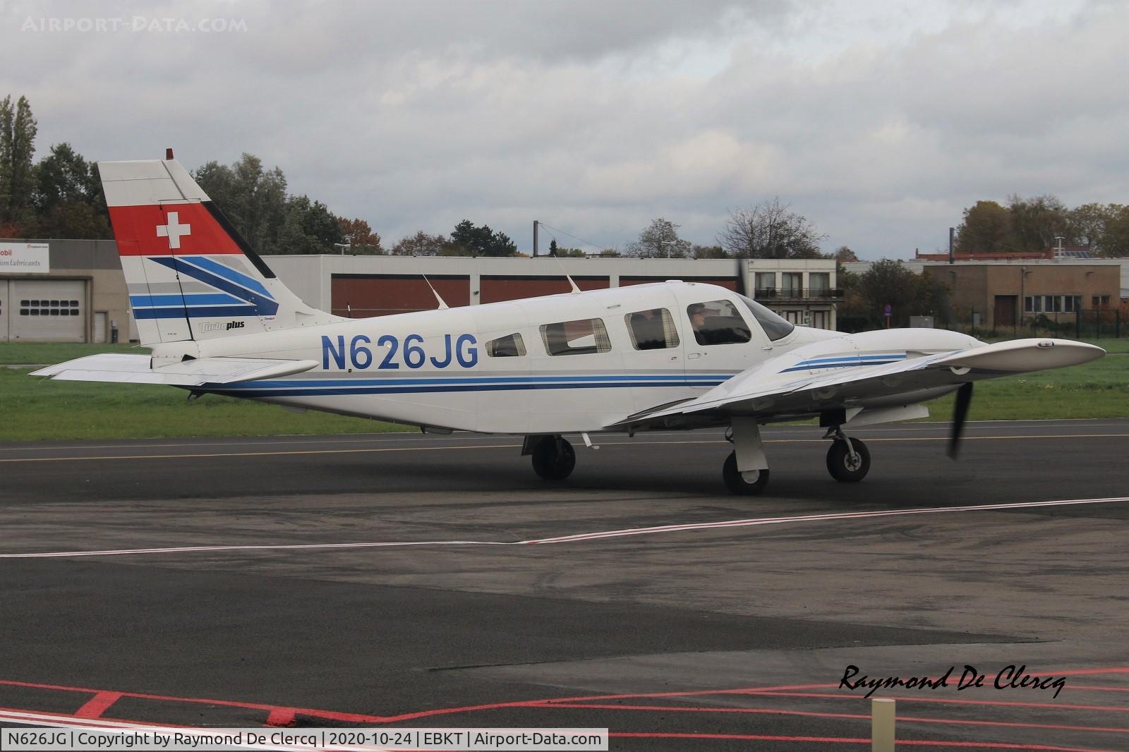 N626JG, Piper PA-34-220T C/N 34-8133105, Taxiing at Wevelgem.