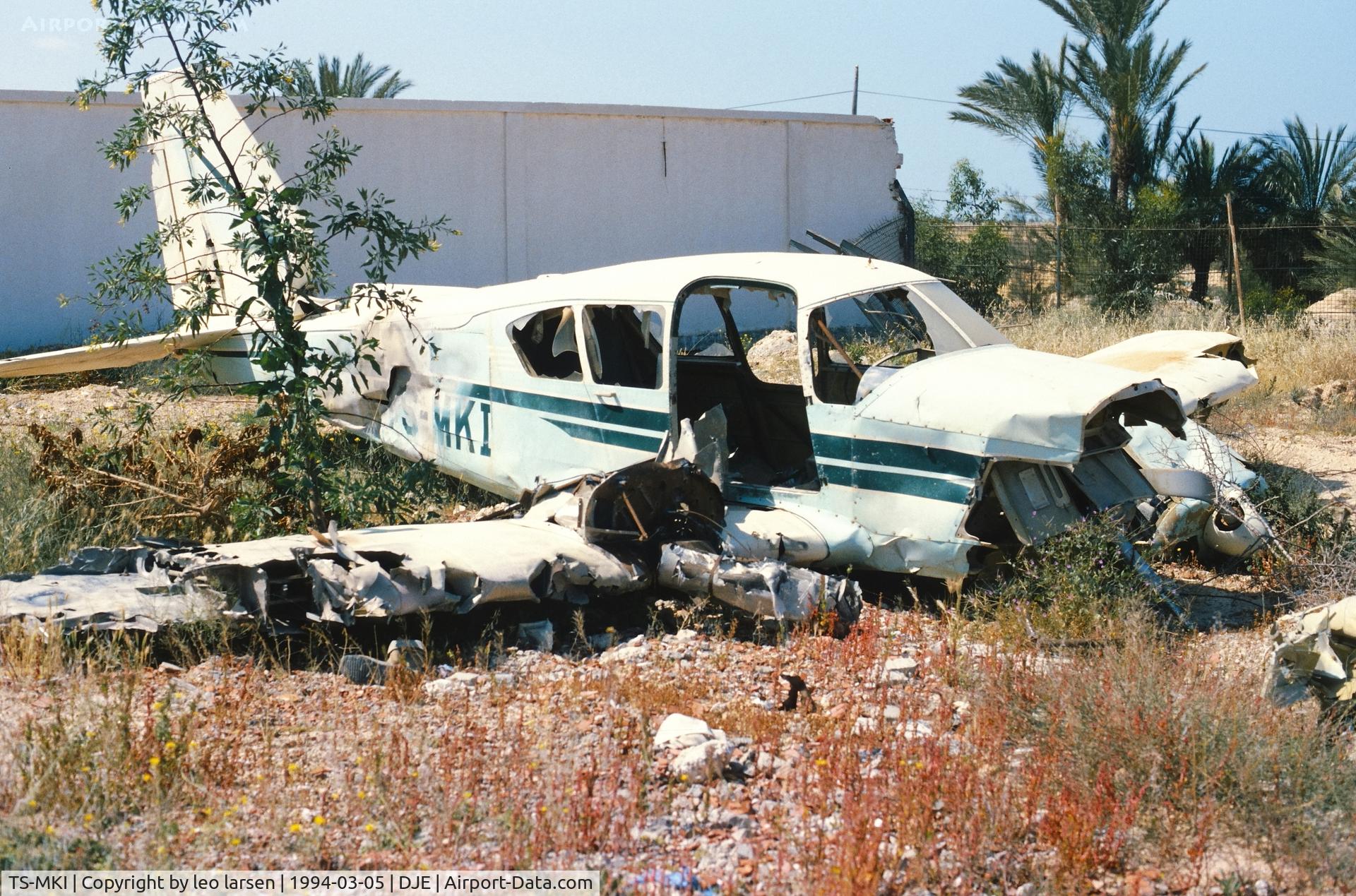 TS-MKI, Piper PA-23-250 Aztec B C/N 27-2113, Djerba 5.3.1994