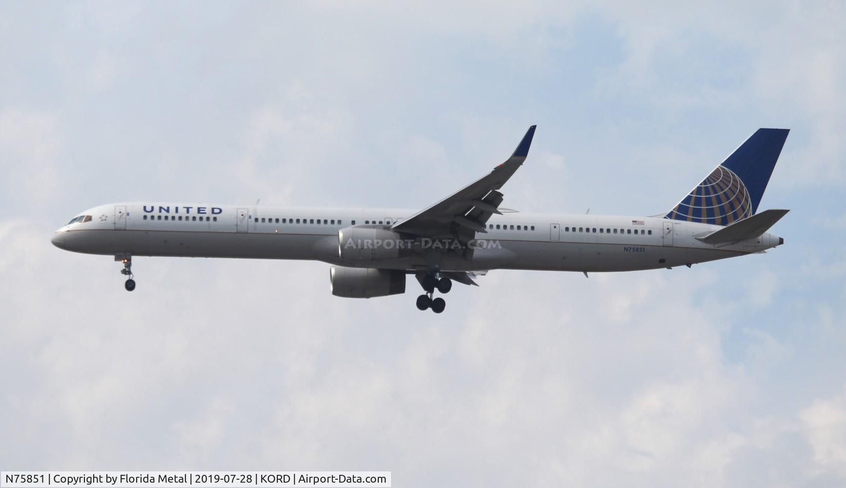 N75851, 2001 Boeing 757-324 C/N 32810, United 757-324