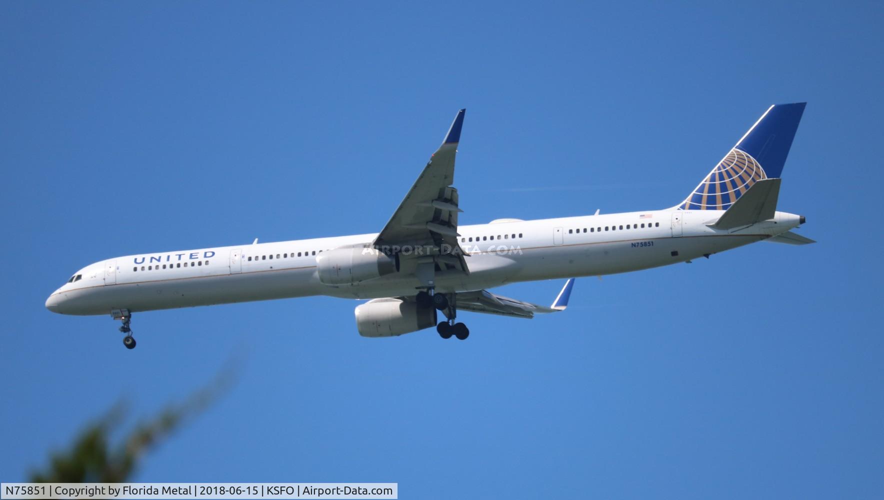 N75851, 2001 Boeing 757-324 C/N 32810, United 757-324