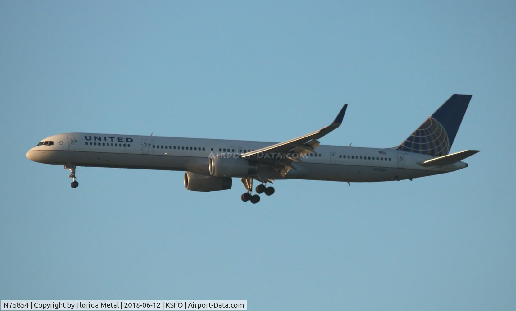 N75854, 2002 Boeing 757-324 C/N 32813, United 757-324