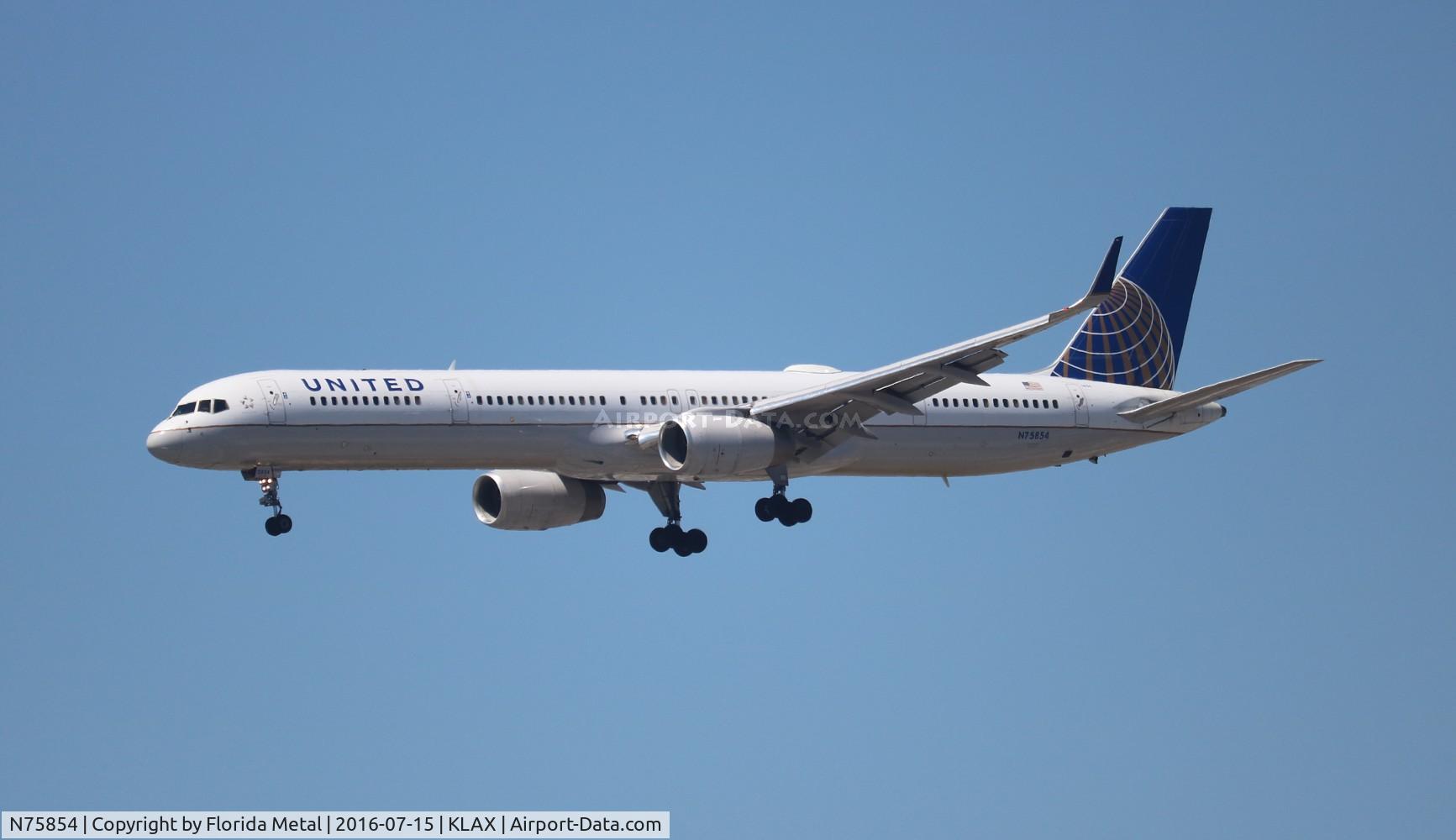 N75854, 2002 Boeing 757-324 C/N 32813, United 757-324