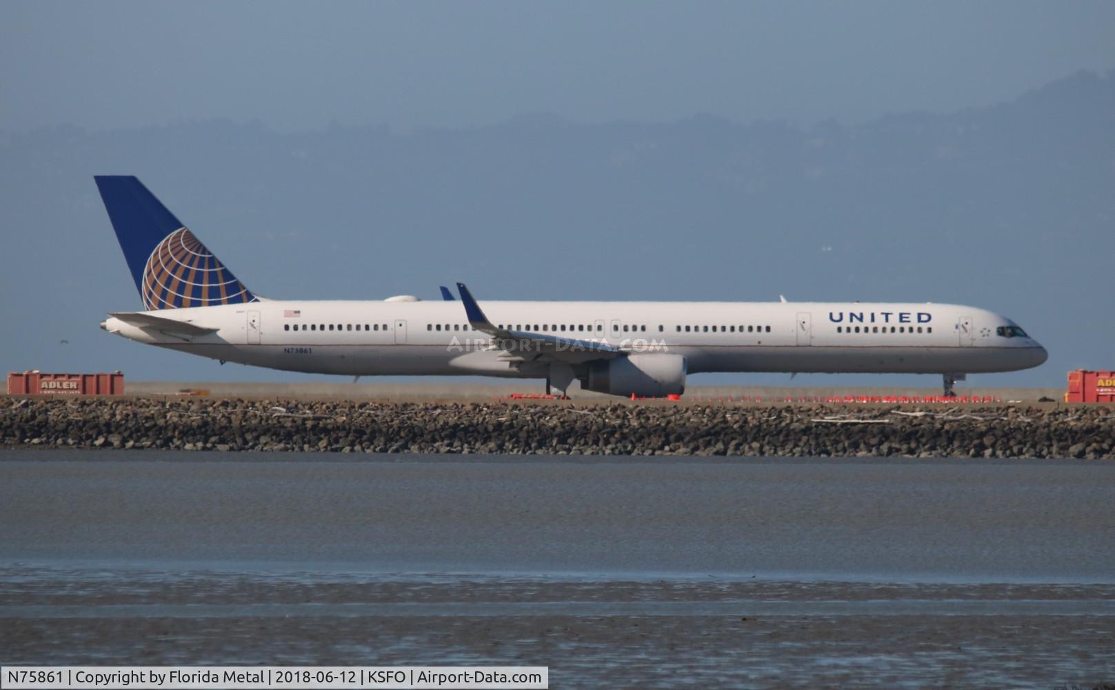 N75861, 2001 Boeing 757-33N C/N 32585, United 757-33N
