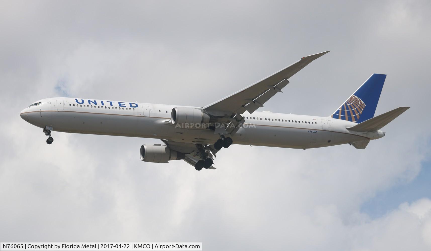 N76065, 2002 Boeing 767-424/ER C/N 29460, United 767-424