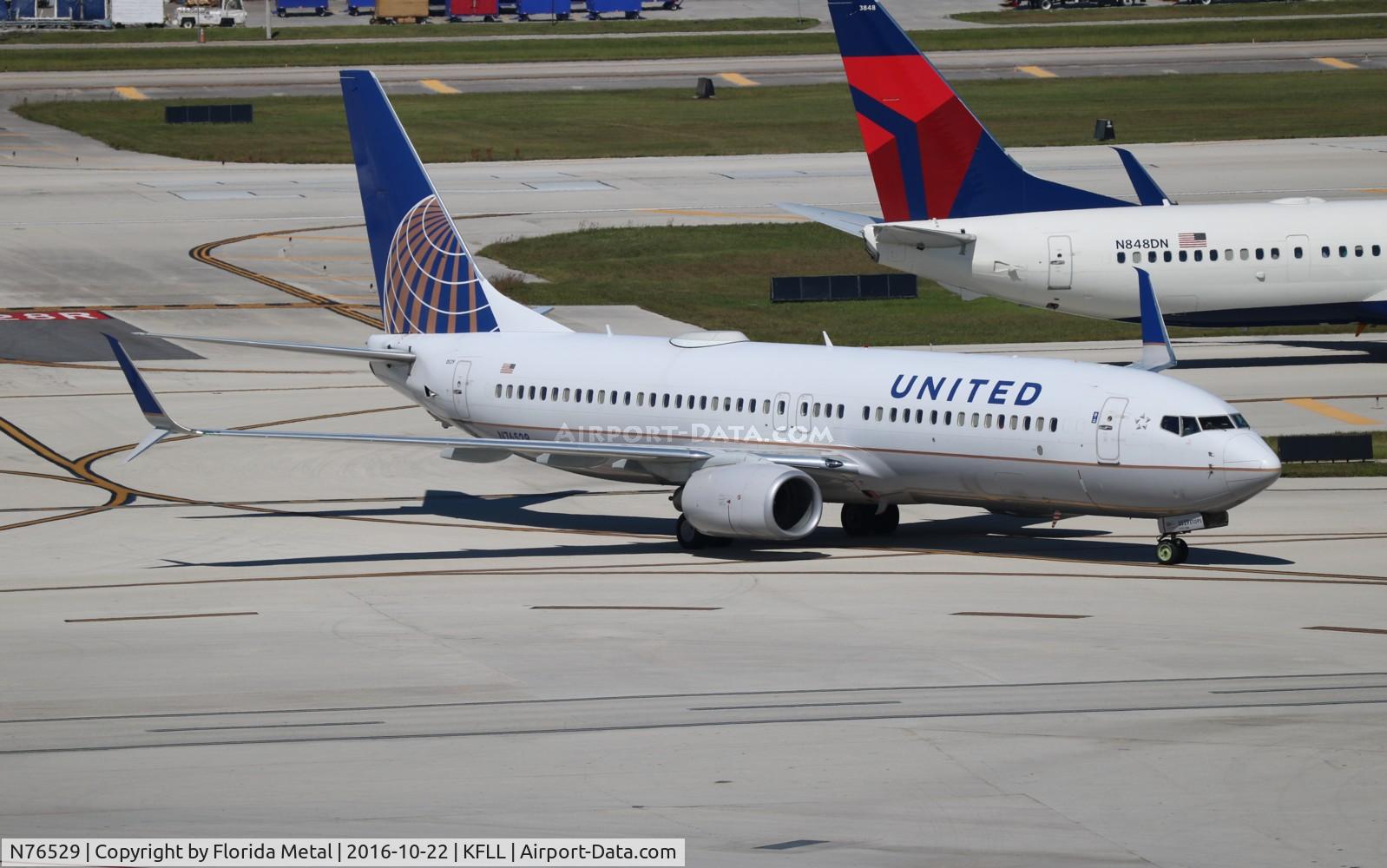 N76529, 2010 Boeing 737-824 C/N 31652, United 737-824