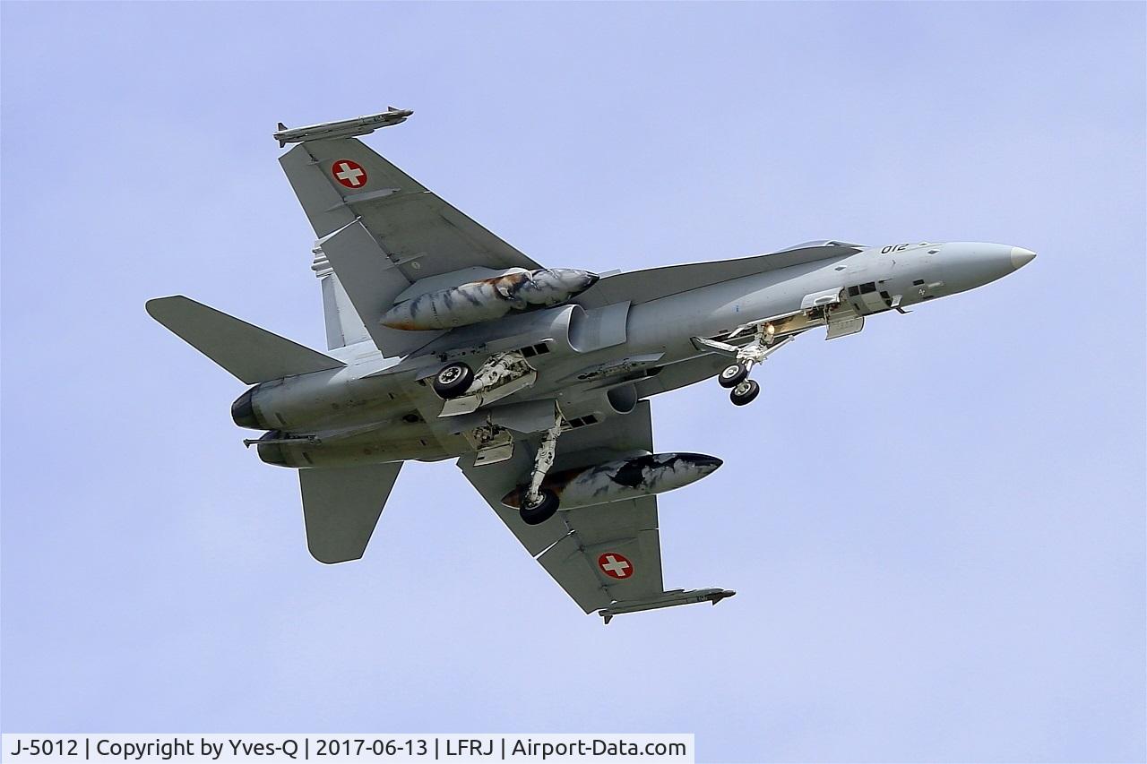 J-5012, McDonnell Douglas F/A-18C Hornet C/N 1352/SFC012, McDonnell Douglas FA-18C Hornet, Short approach rwy 08, Landivisiau Naval Air Base (LFRJ) Tiger Meet 2017