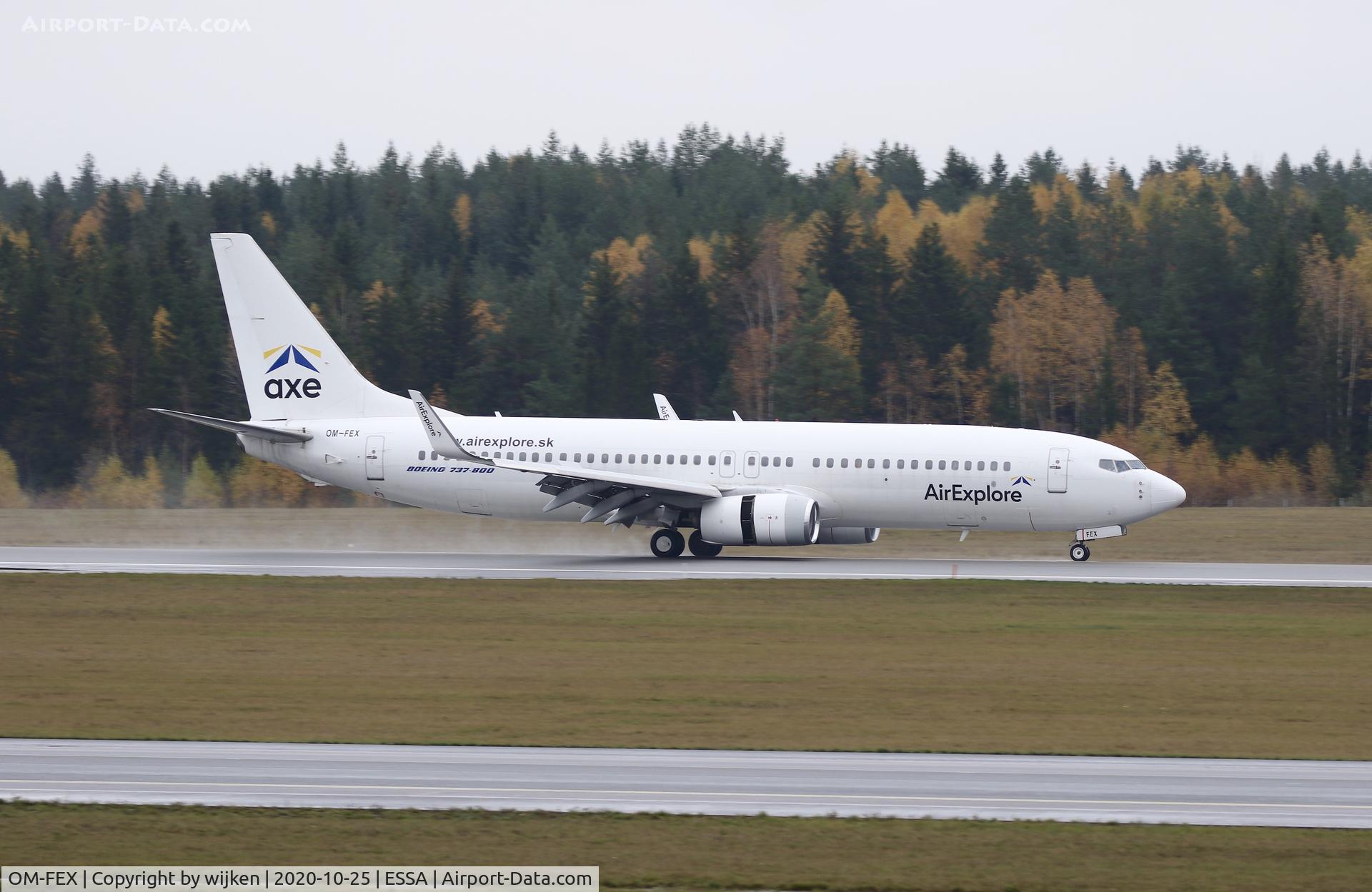 OM-FEX, 1998 Boeing 737-8Q8 C/N 28213, RWY 19L