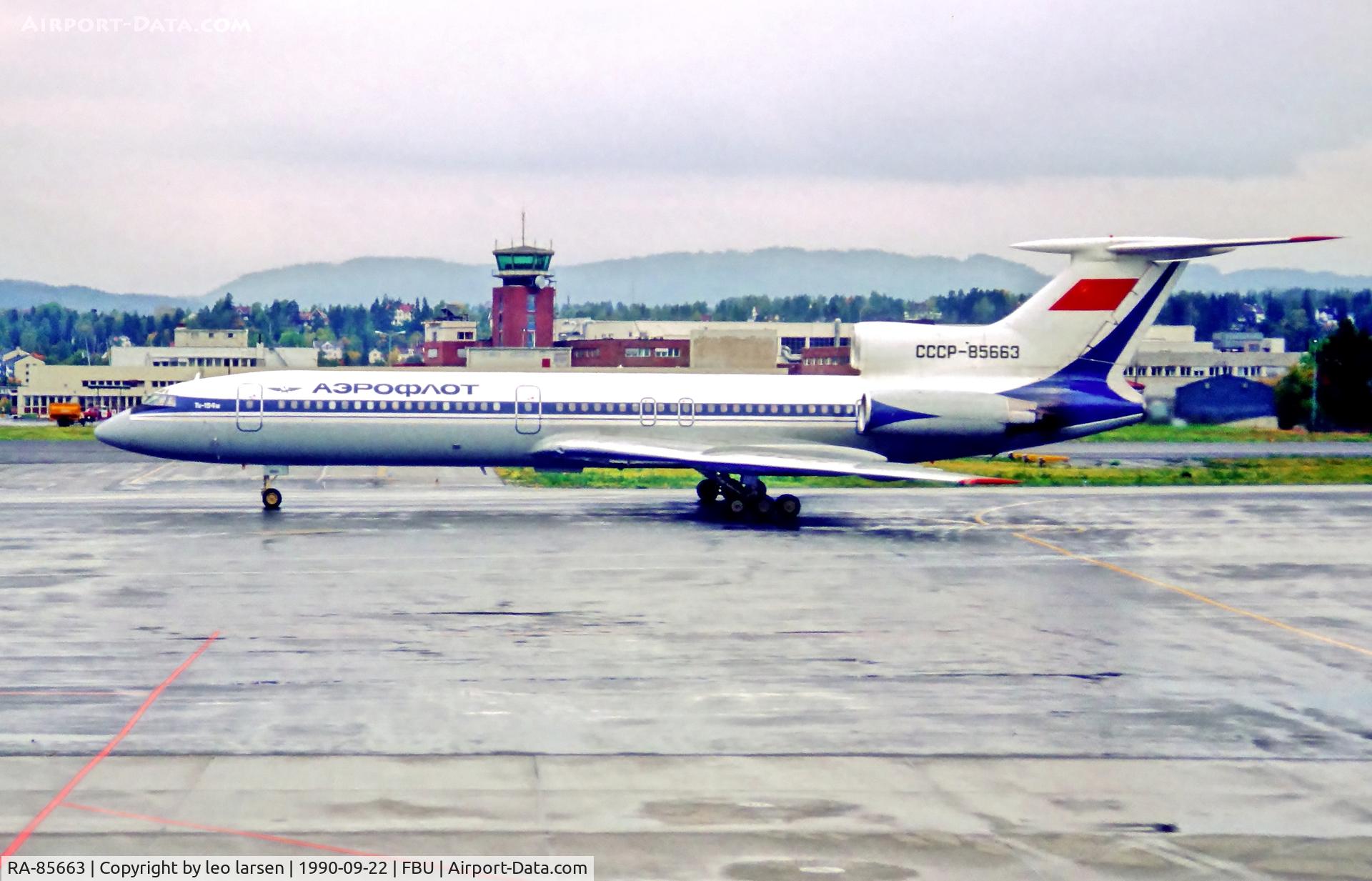 RA-85663, 1989 Tupolev Tu-154M C/N 89A817, Fornebu 22.9.1990