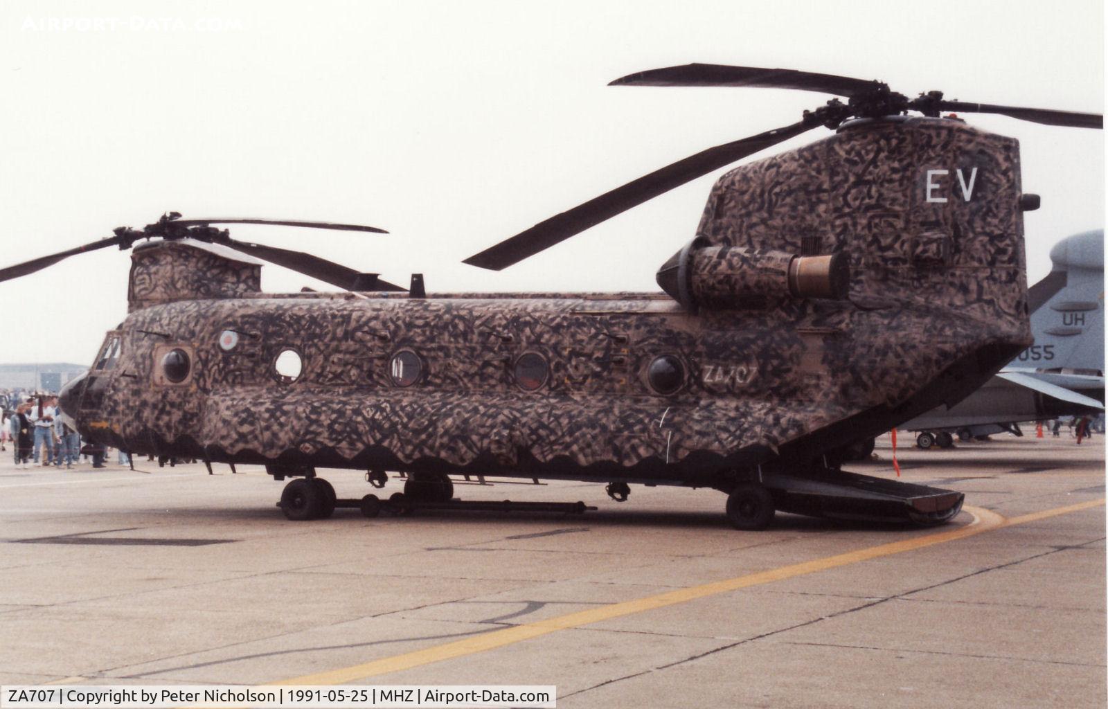ZA707, 1981 Boeing Vertol Chinook HC.1 C/N M/A019/B-837/M7025, Chinook HC.1 of 7 Squadron on static display at the 1991 RAF Mildenhall Air Fete.