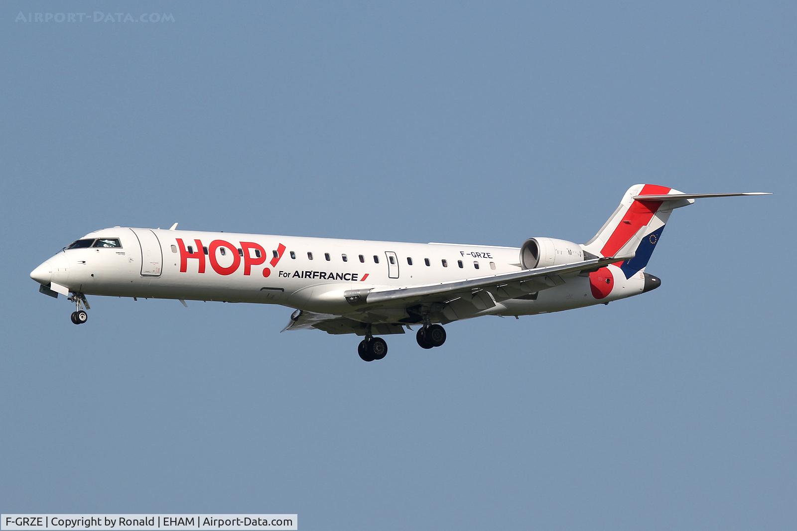 F-GRZE, 2001 Canadair CRJ-702 (CL-600-2C10) Regional Jet C/N 10032, at spl