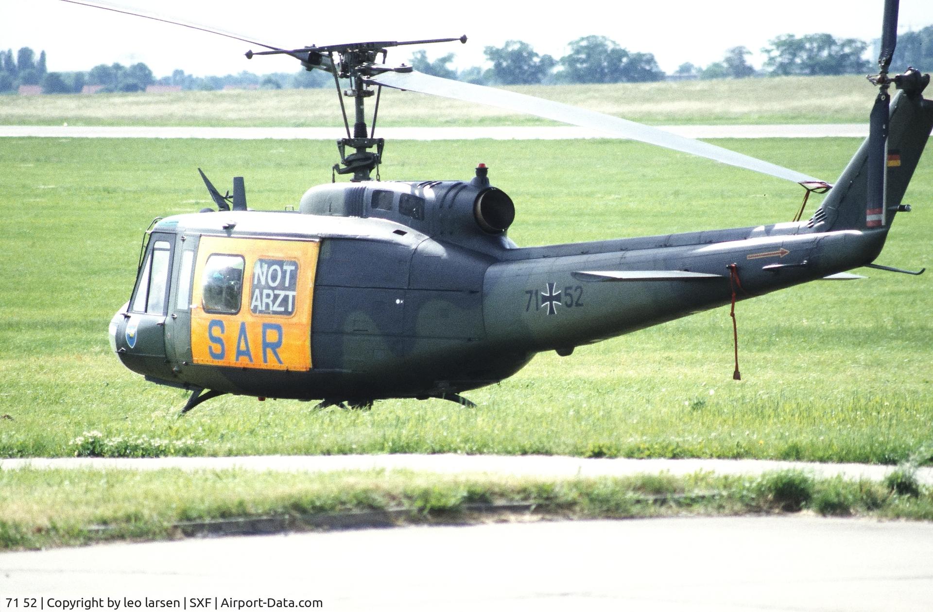 71 52, Bell (Dornier) UH-1D Iroquois (205) C/N 8212, Berlin Air Show 4.6.1994