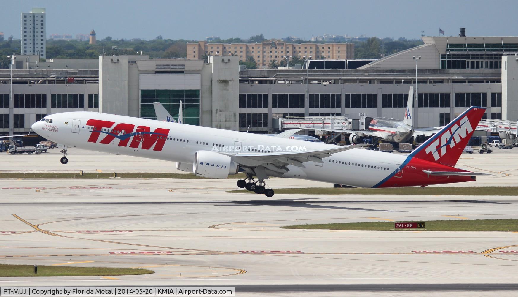 PT-MUJ, 2013 Boeing 777-32W/ER C/N 40588, TAM 777-300ER