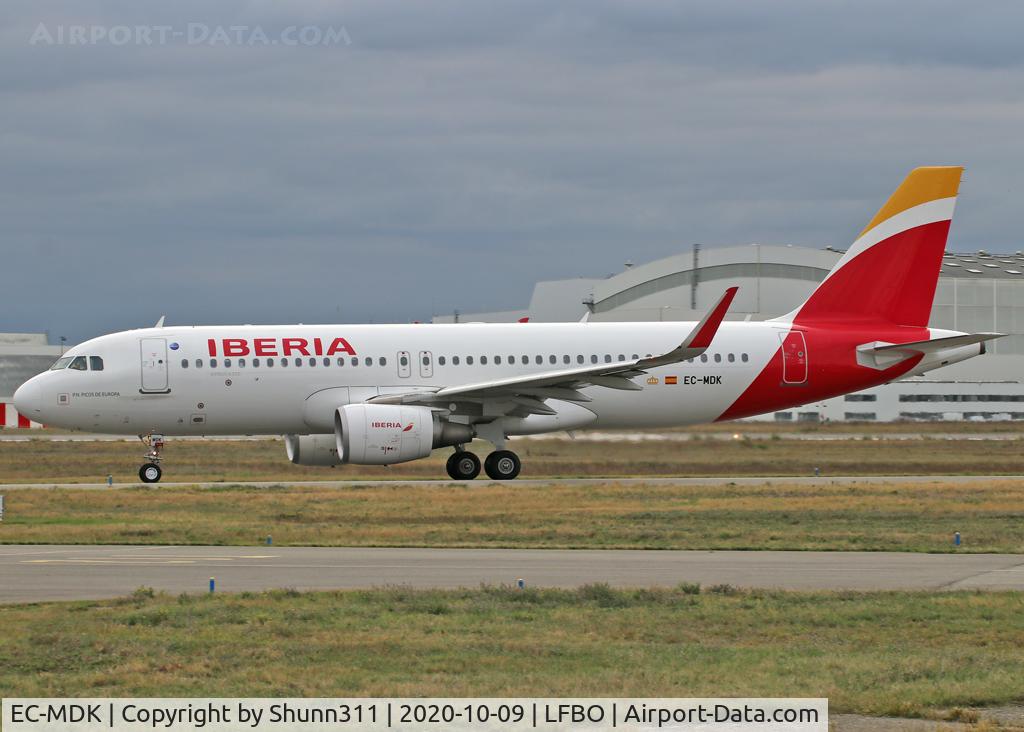 EC-MDK, 2014 Airbus A320-214 C/N 6328, Taxiing holding point rwy 32R for departure... new c/s
