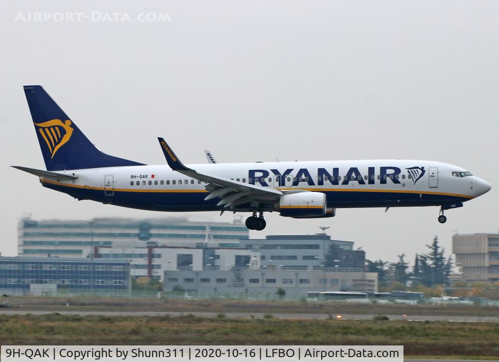 9H-QAK, 2017 Boeing 737-8AS C/N 44793, Landing rwy 32R