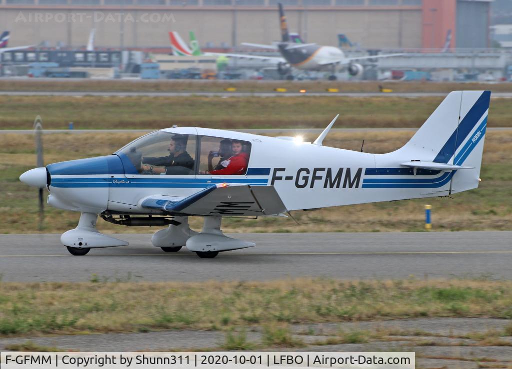 F-GFMM, Robin DR-400-140B Major C/N 1451, Taxiing for departure...